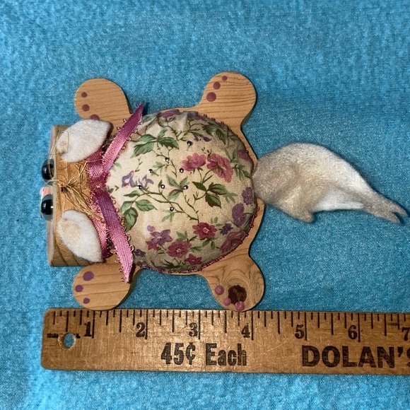 KITTY CAT pin cushion wood base flora fabric mauve ribbon and paint vintage NEW - Picture 8 of 8